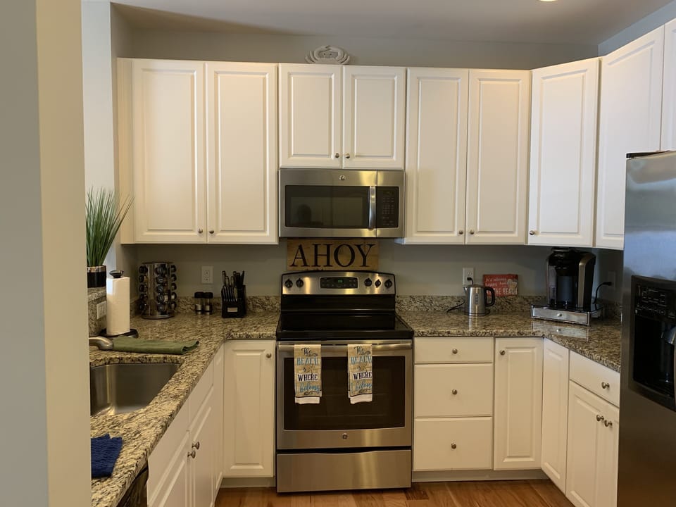 Fully Stocked Spacious Kitchen