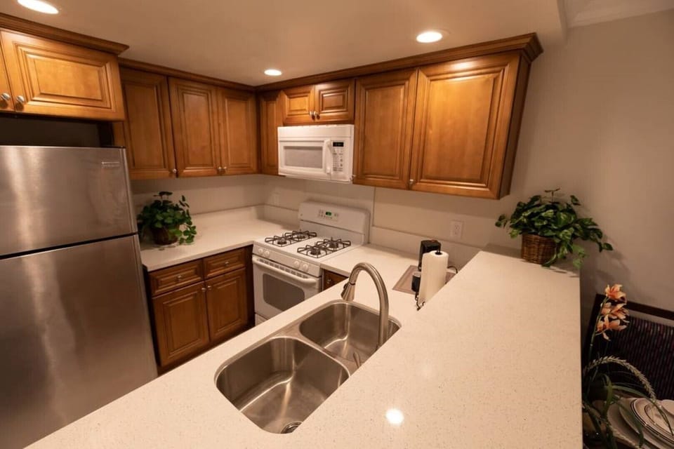 full kitchen