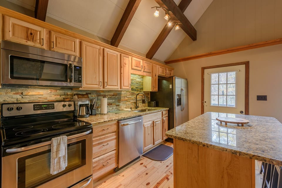 Updated Kitchen fully equipped 