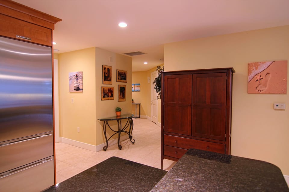 Hall to front entrance