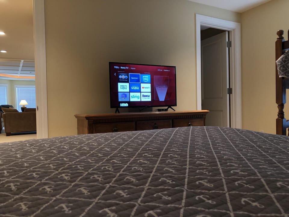 2nd Bedroom with 4k Roku TV