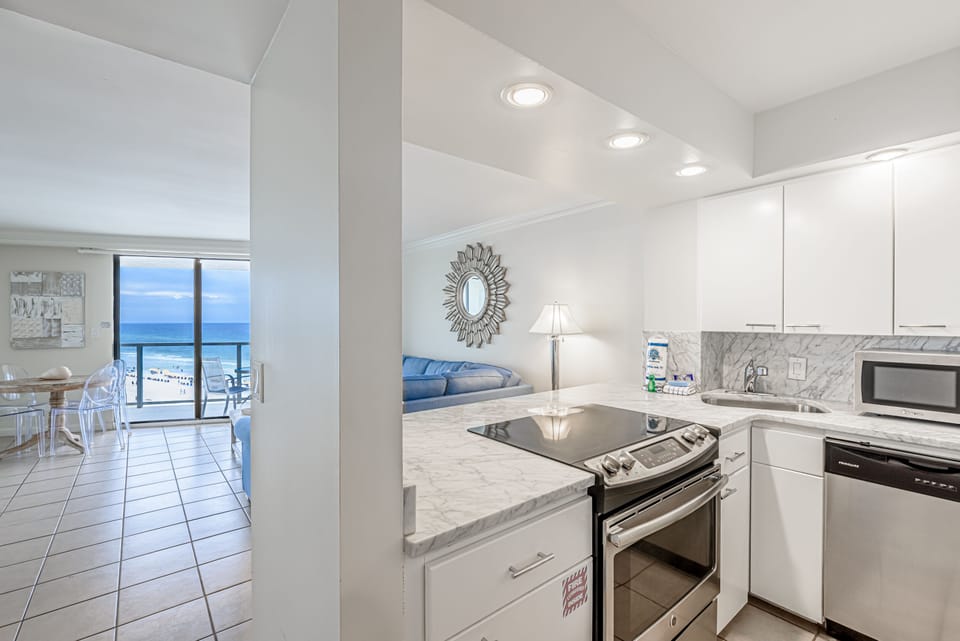 Open Concept Kitchen, Living & Dining Areas