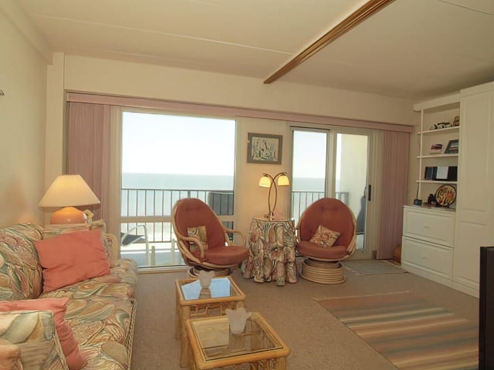 Living/Sleep Area