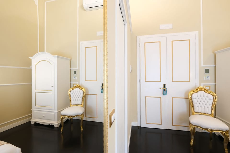 Deluxe Room | Premium bedding, minibar, in-room safe, blackout drapes
