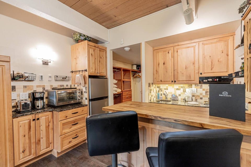 Breakfast bar with a view of the kitchen and bar top—perfect spot to enjoy your morning coffee or quick bites.