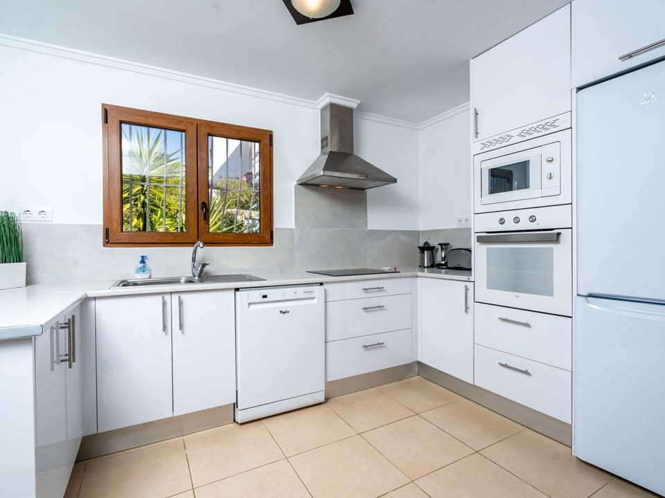 Property, Room, Furniture, Kitchen, Cabinetry, Countertop, Building, Interior Design, House, Floor