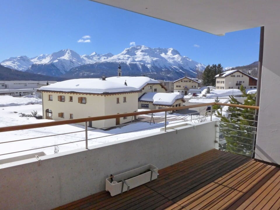 Property, Roof, House, Home, Building, Architecture, Real Estate, Mountain, Apartment, Sky