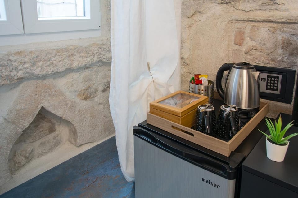 Coffee/tea maker, electric kettle