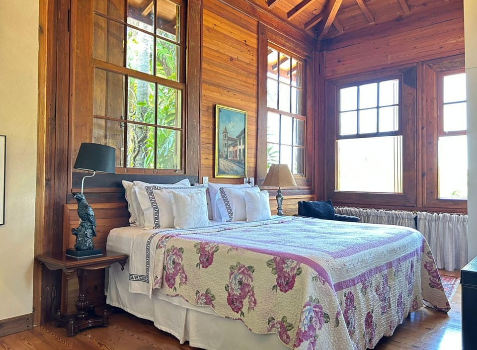 Premium bedding, minibar, free WiFi, bed sheets