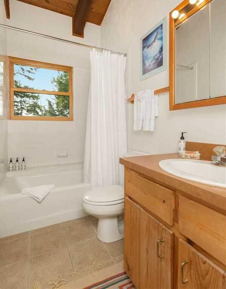 2nd Wing Shared Bath for Twin Rooms