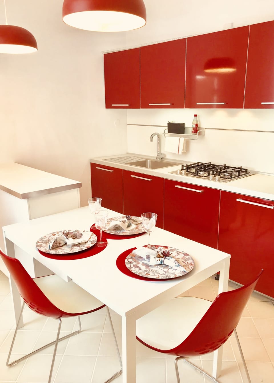 Fully equipped kitchen with informal dining suitable for 4. Stokke highchair.