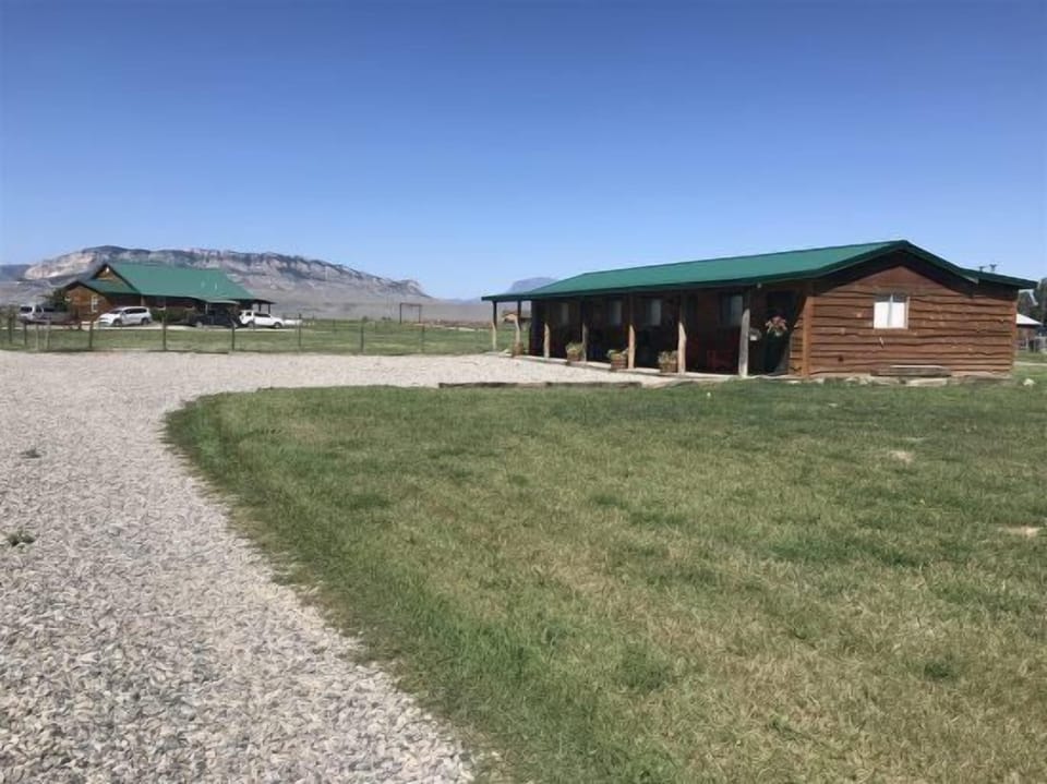 Surrounded by the beautiful mountains and vast Wyoming skies, Cowboy Bunkhouse #1  has private parking, and plenty of space for your small group