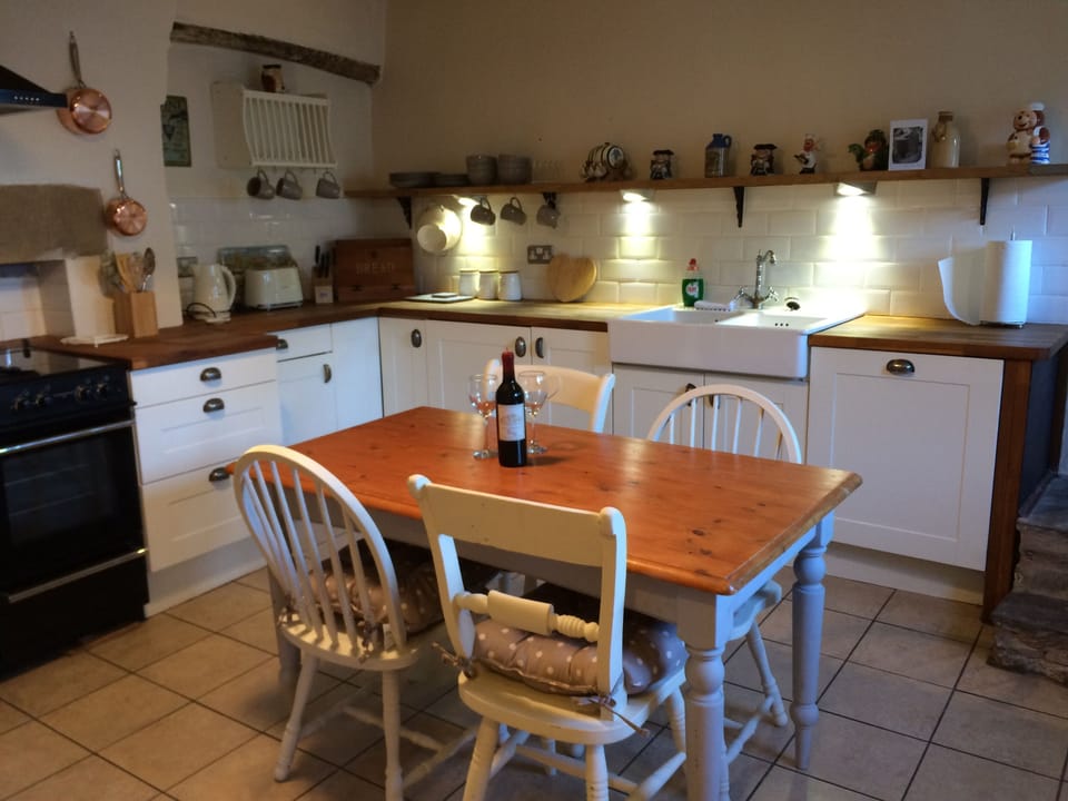 kitchen/dinner