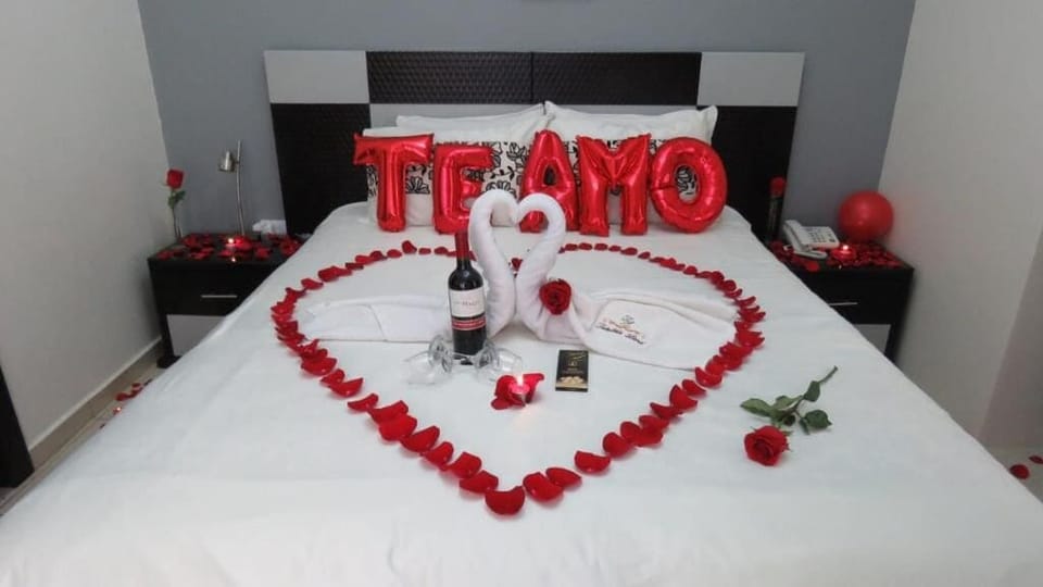 Comfort Double Room, 1 Queen Bed | Down comforters, in-room safe, blackout drapes, WiFi (free)