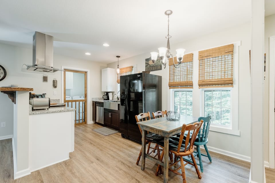 Dining & Kitchen area