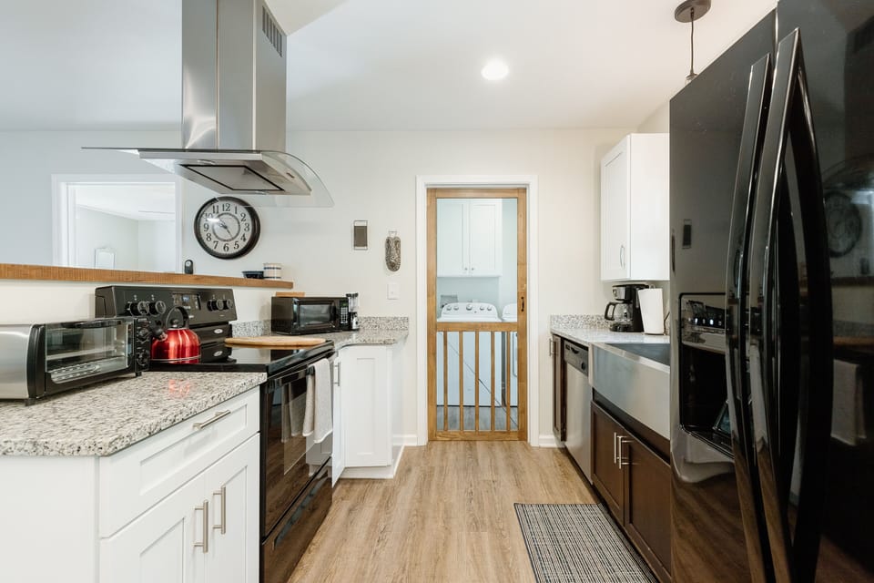 Kitchen & Laundry
