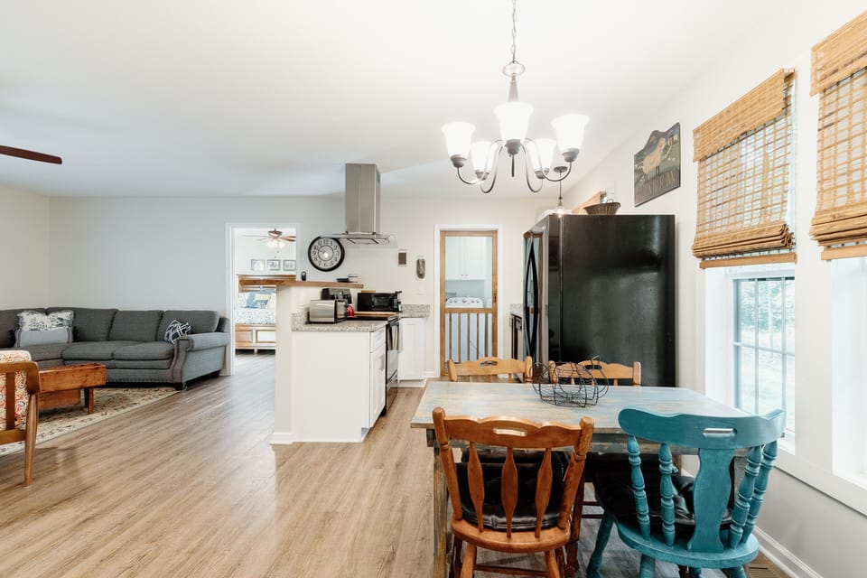Dining & Kitchen area