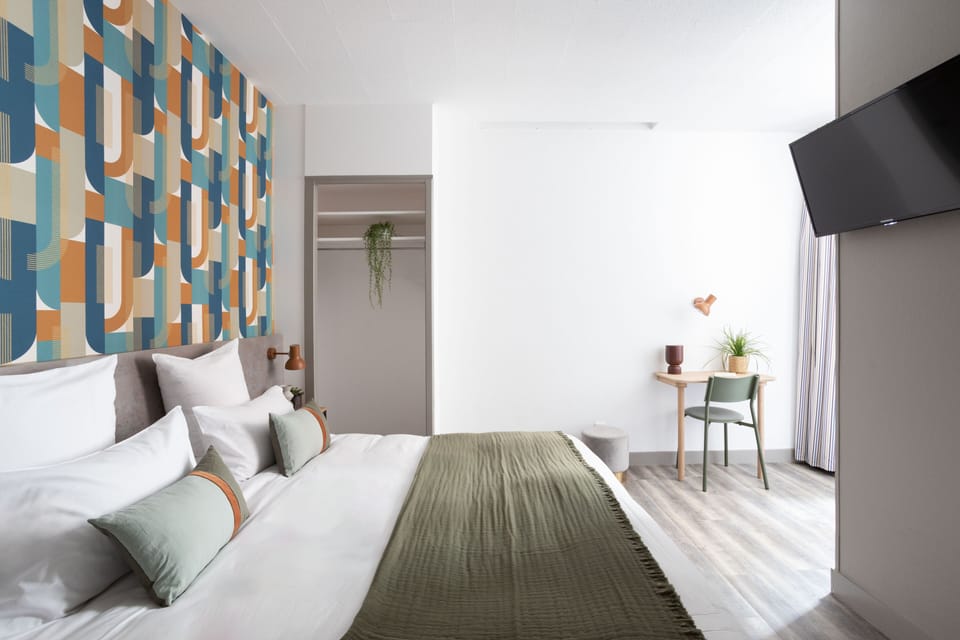 Comfort Double Room | Desk, laptop workspace, blackout drapes, iron/ironing board