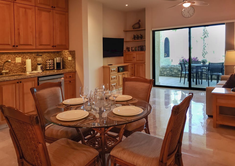 Kitchen/Dining Area