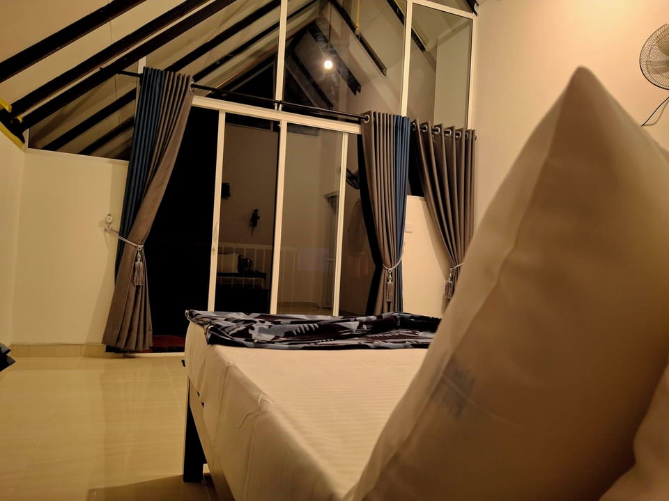 Deluxe Cabin | In-room safe, desk, laptop workspace, soundproofing