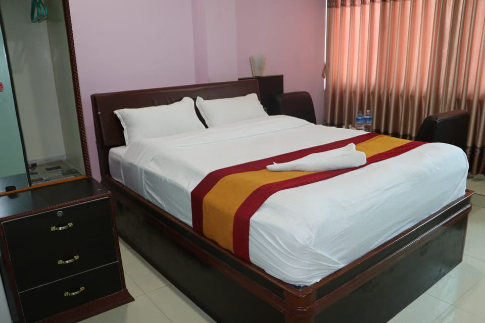 Family Double or Twin Room | Minibar, desk, iron/ironing board, free WiFi