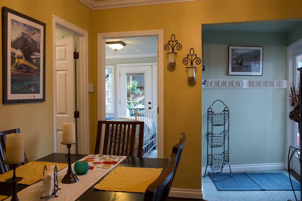 Dining room/back entrance