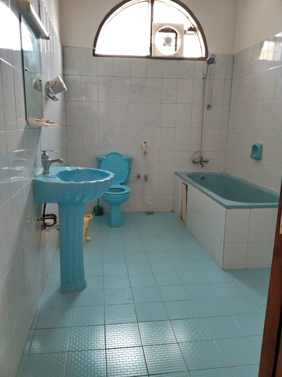 Separate tub and shower, deep soaking tub, free toiletries, slippers