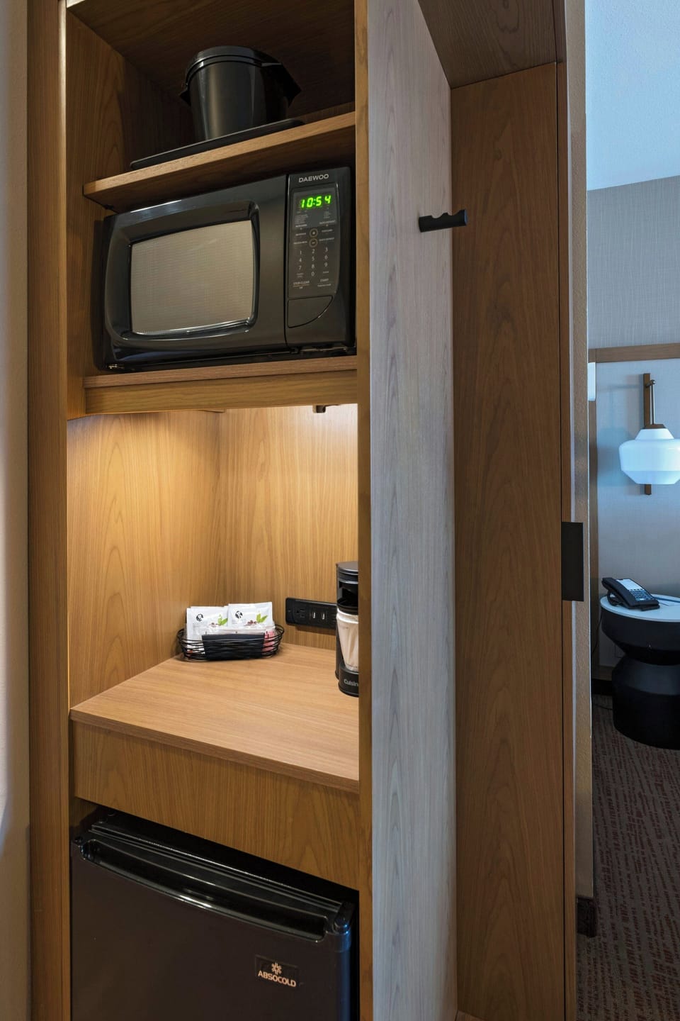 Premium bedding, in-room safe, desk, iron/ironing board