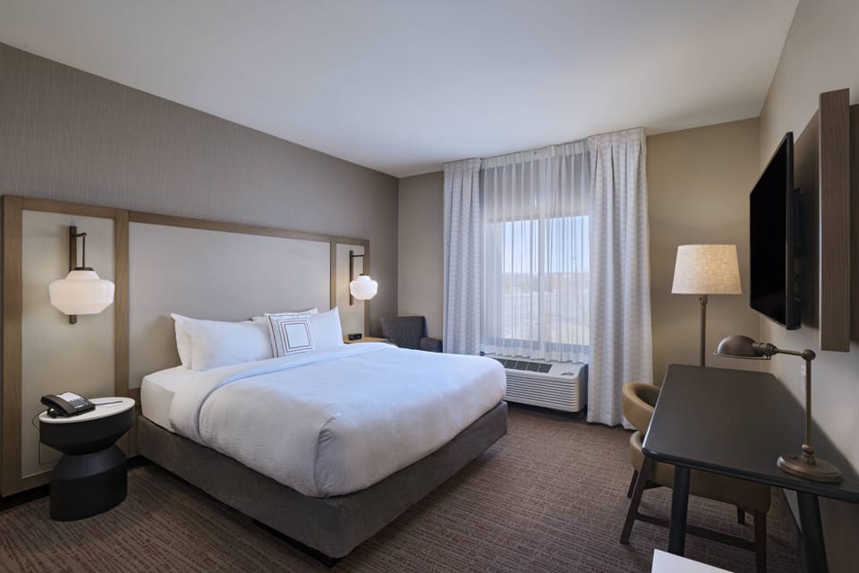 Premium bedding, in-room safe, desk, iron/ironing board
