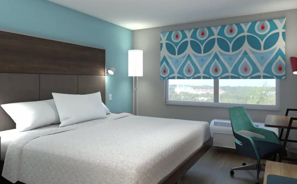 Room, 1 King Bed | Desk, laptop workspace, WiFi (free), bed sheets