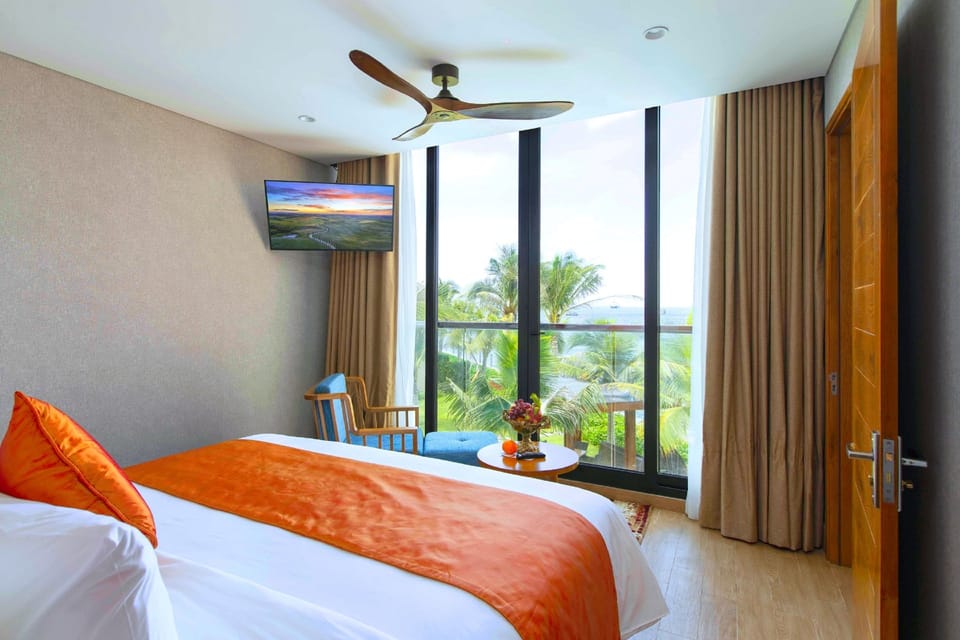 Princess Suite, Ocean View | Minibar, in-room safe, desk, laptop workspace