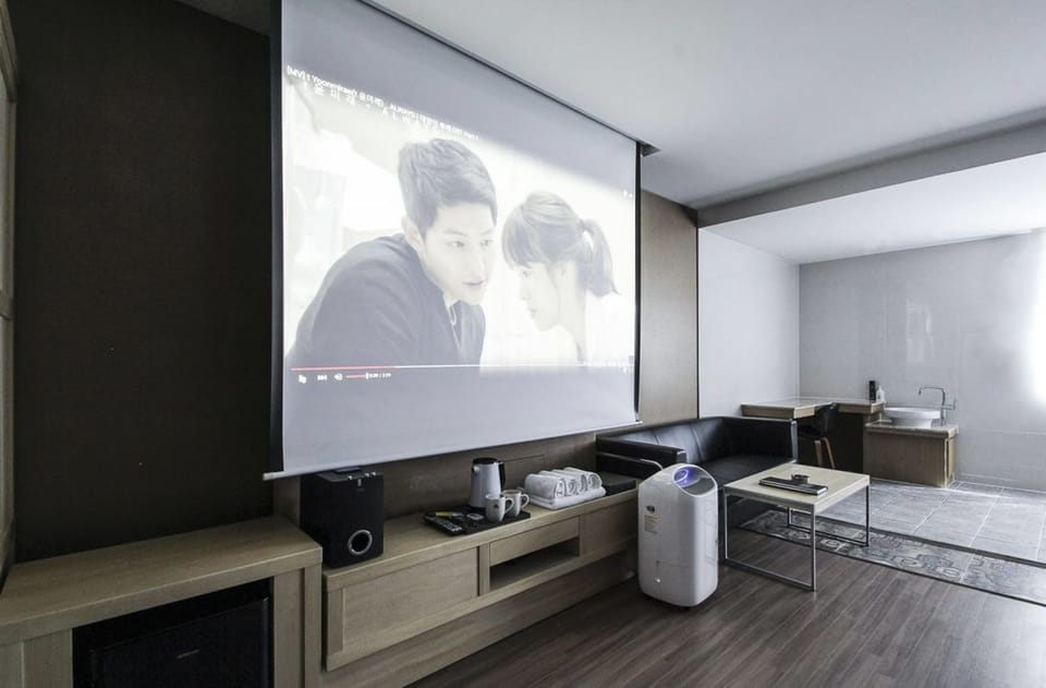 VIP (Family) | Premium bedding, down comforters, desk, laptop workspace