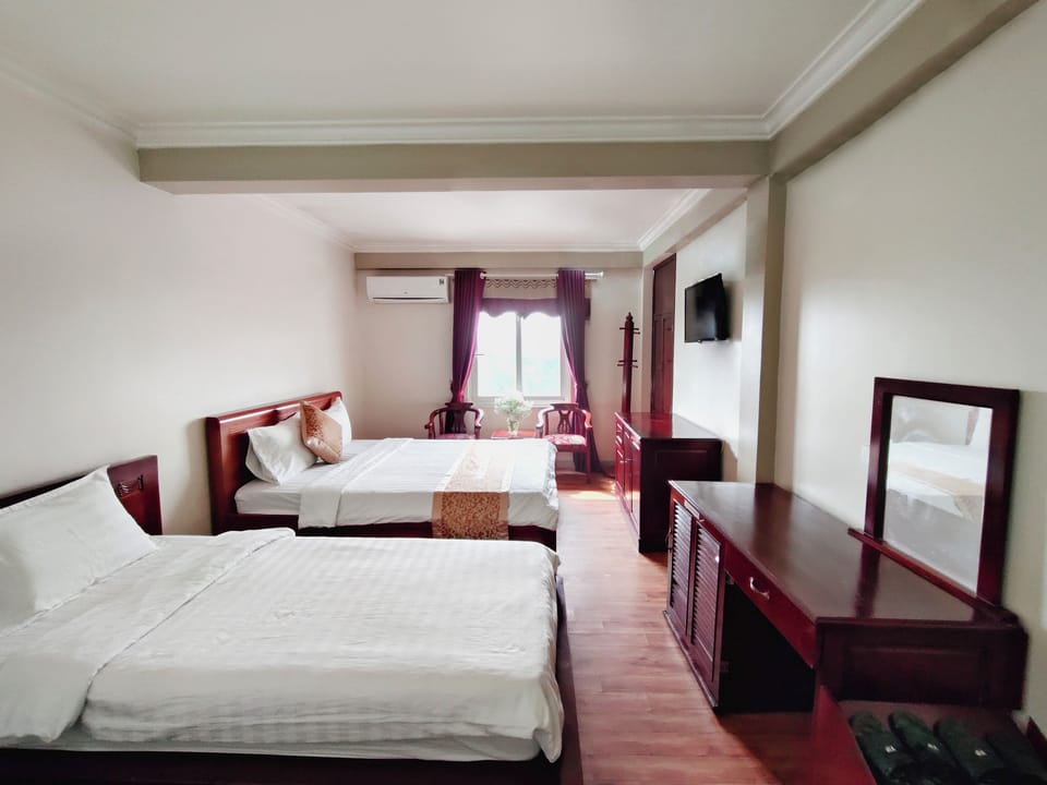 Standard Quadruple Room, Multiple Beds | In-room dining