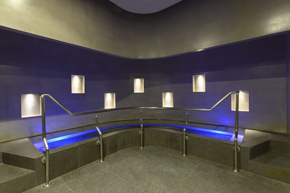 Couples treatment rooms, sauna, hot tub, steam room, Turkish bath
