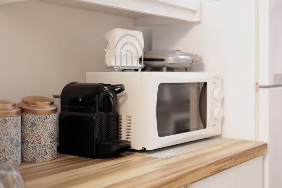 Apartment, 1 Bedroom | Private kitchen | Full-size fridge, microwave, oven, stovetop