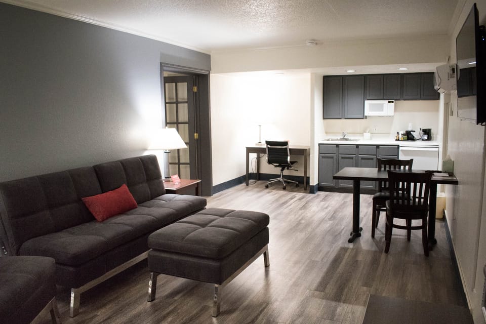 Deluxe Suite, 1 Bedroom, Non Smoking (1 King bed) | Individually furnished, desk, blackout drapes, soundproofing