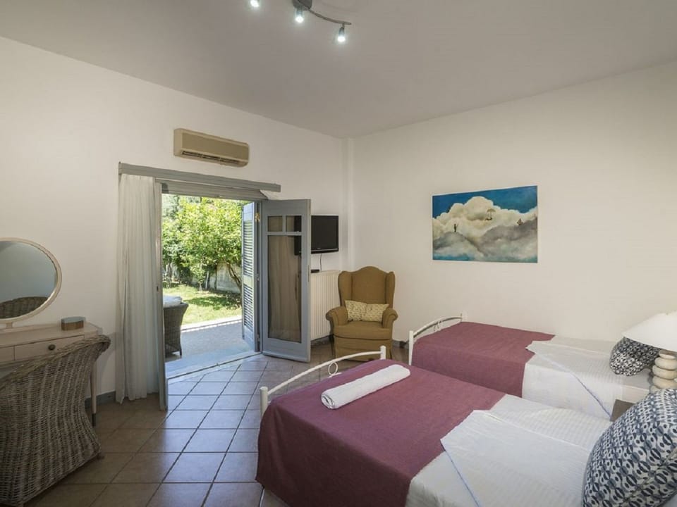Villa, 3 Bedrooms | Soundproofing, iron/ironing board, free cribs/infant beds