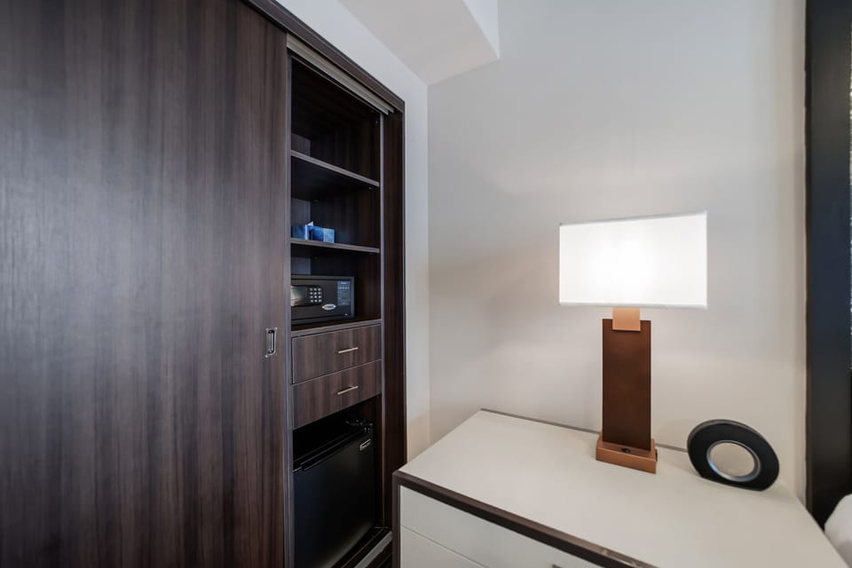 Basic Room, 1 Queen Bed, Private Bathroom (Self check-in) | Interior