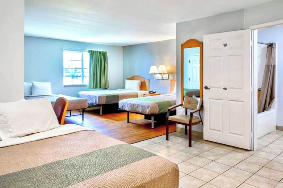 Family Room 4 Full Beds with Kitchenette Non-Smoking | Desk, iron/ironing board (on request), WiFi (free), bed sheets