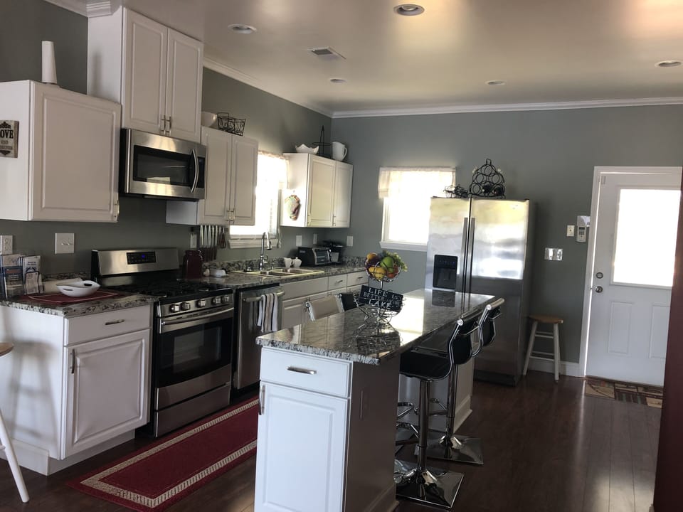 kitchen with bar seating for 6