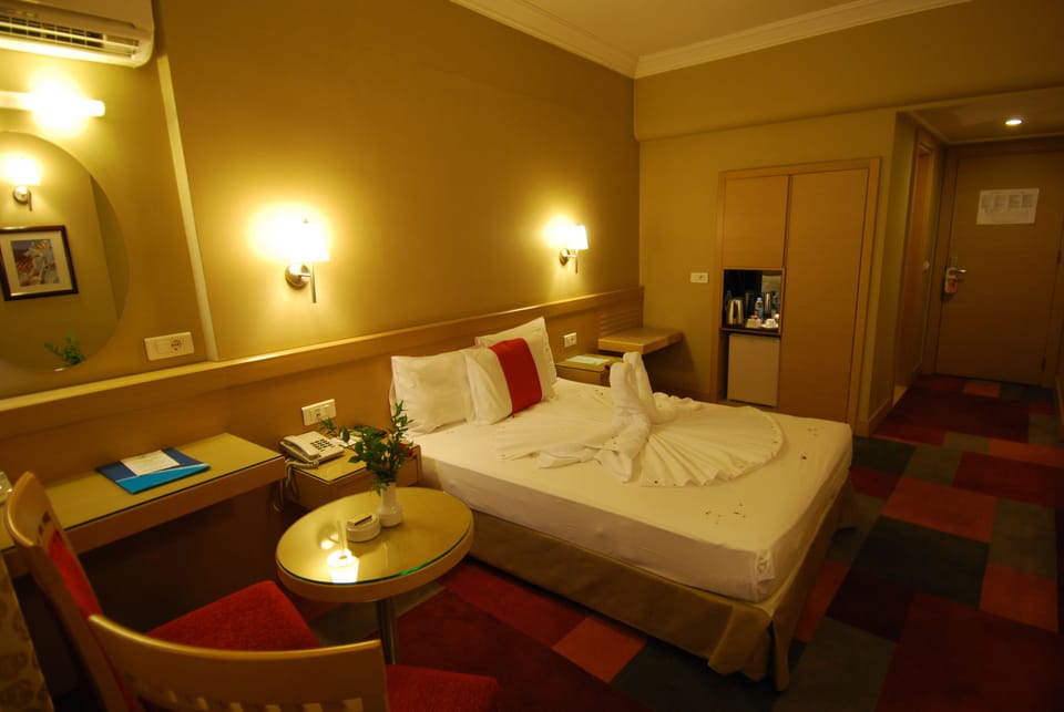Egyptian cotton sheets, premium bedding, minibar, in-room safe