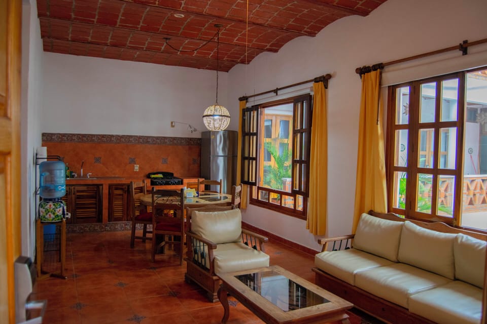 Villa, 2 Bedrooms | Dining room