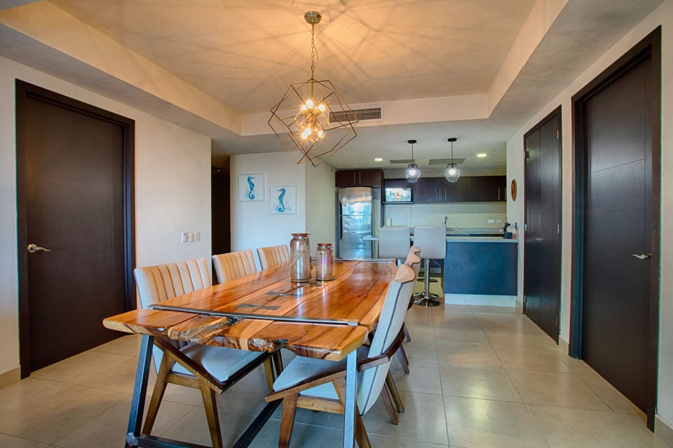 Dining table seating for 6