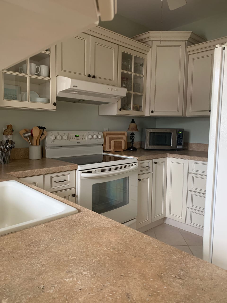 the kitchen has all of the basics to be able to cook a great meal!