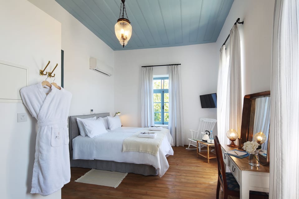 Double Room | In-room safe, free WiFi, bed sheets