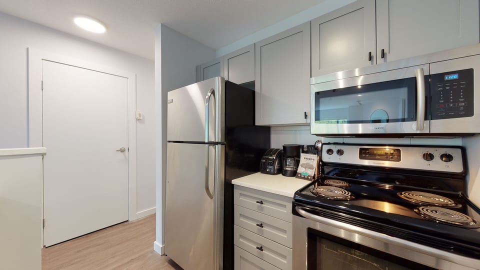 Kitchen - Fully set up with a stovetop/oven, microwave, and full size fridge. Complimentary coffee, tea and hot chocolate.