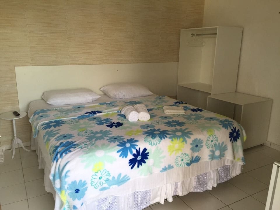 Minibar, iron/ironing board, free WiFi, bed sheets