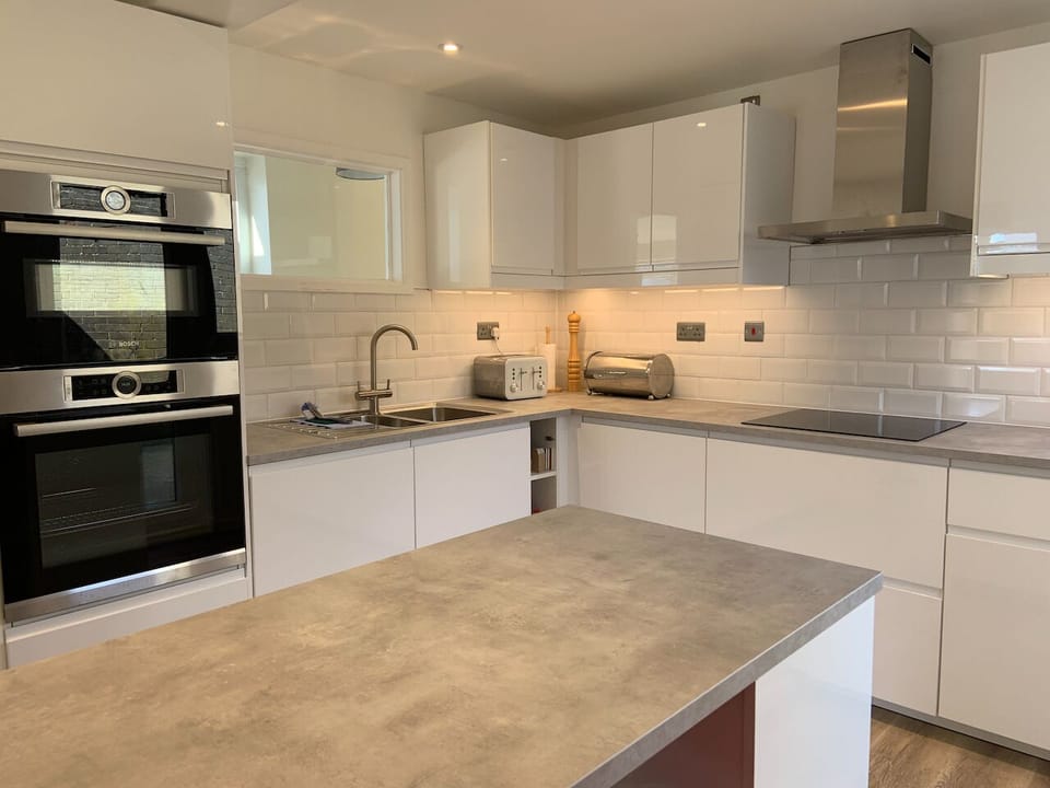 New Kitchen with breakfast bar and double ovens.