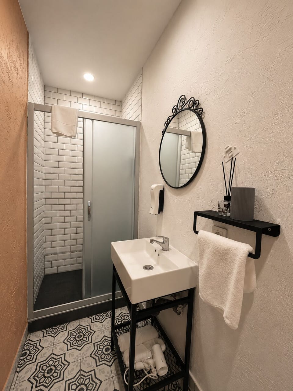 Basic Double Room, City View | 1 bedroom, premium bedding, minibar, desk