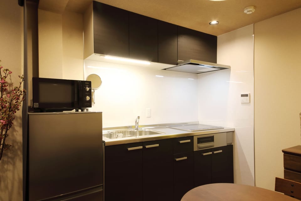 2 Bedrooms House | Private kitchen | Fridge, microwave, stovetop, coffee/tea maker